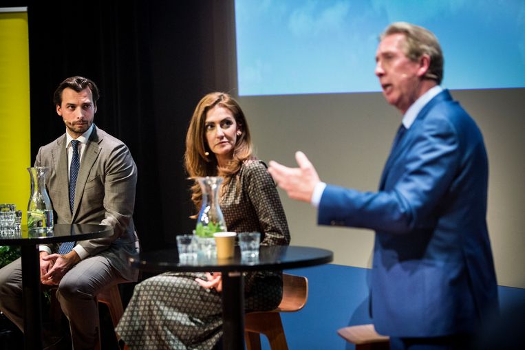 Jan Rotmans (rechts) met op de achtergrond Thierry Baudet en Dilan Yesilgöz tijdens het debat op de Erasmus Universiteit Rotterdam.  Beeld Arie Kievit