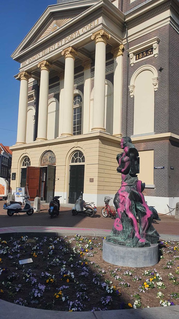 Het bekladde standbeeld