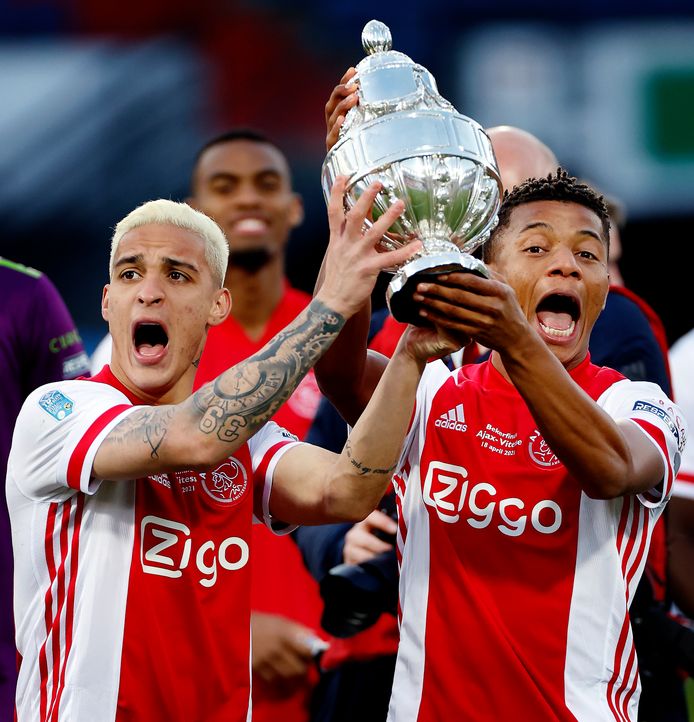 Squawka Live on X: David Neres' goal in the first minute on injury time  crowned Ajax KNVB Cup champions after a 2-1 win against Vitesse. 🏆   / X