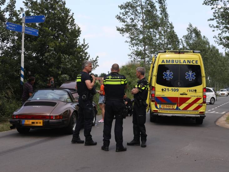 Fietsster aangereden door auto in Sint-Oedenrode, vrouw naar ziekenhuis