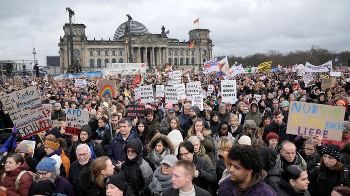 Actievoerders aan de Reichstag in Berlijn.