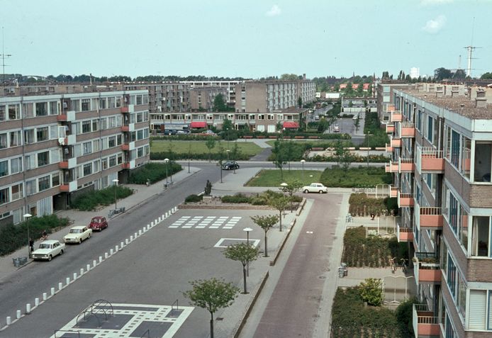 Nieuwbouw aan de De Gasperilaan in Kanaleneiland begin jaren 60.