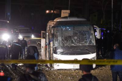 Vier doden door bomaanslag op  toeristenbus bij piramides Egypte