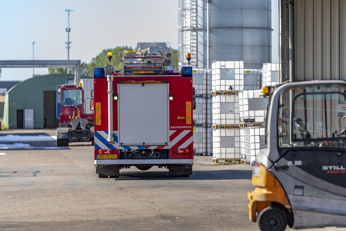 Bij Hoyer Liquid Drumming aan de Zeilmakerijweg in Oosterhout heeft een kleine brand gewoed.