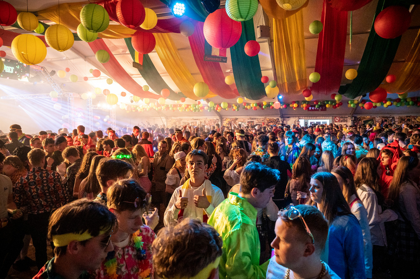‘Zwarte optocht’, eigen testlocatie en megafeesttent hoe klein dorp