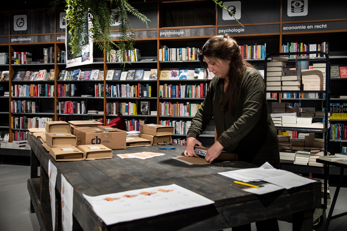 Voorschrift Offer Rimpels Bekende schrijvers: 'Koop boeken en bestel ze bij je eigen boekhandel' |  Foto | gelderlander.nl