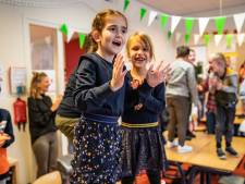 Lara (7) kan niet eten en drinken en zit daarom nu als superheldfiguurtje bij een Happy Meal