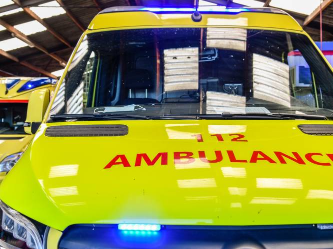 Man (22) op elektrische step aangereden 