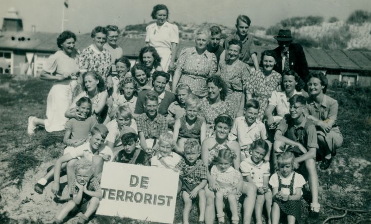 Een foto uit een van de albums van vakantiehuis ‘De Terrorist’ op Ameland, na de Tweede Wereldoorlog opgericht voor de families van overleden verzetsstrijders. Beeld Fries Verzetsmuseum