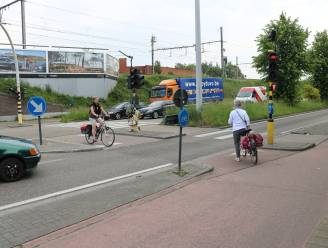 Nieuwe verkeersregeling aan kruispunt Vijfstraten met Singel: geen conflict meer tussen autoverkeer, voetgangers en fietsers
