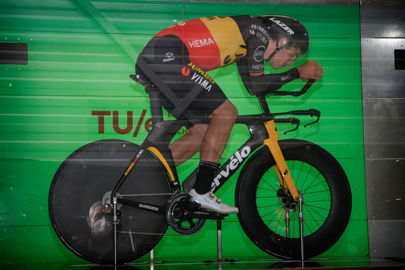 Eerste Beelden Van Wout Van Aert Op Gloednieuwe Cervelo Tijdritfiets Belgisch Kampioen Ging Testen In Windtunnel Van Universiteit Eindhoven Foto Hln Be