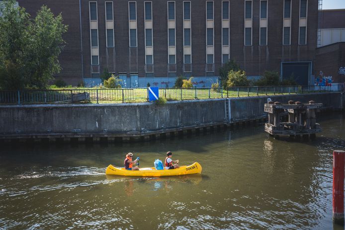 World Cleanup day op de Gentse wateren: rondvaren op zoek naar zwerfvuil.