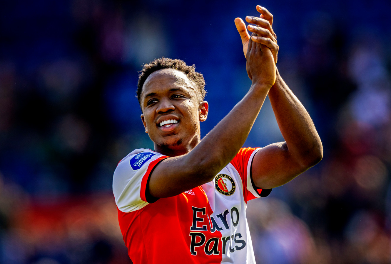 Luis Sinisterra lost Dirk Kuyt af ‘Je kunt vanuit Feyenoord dus naar