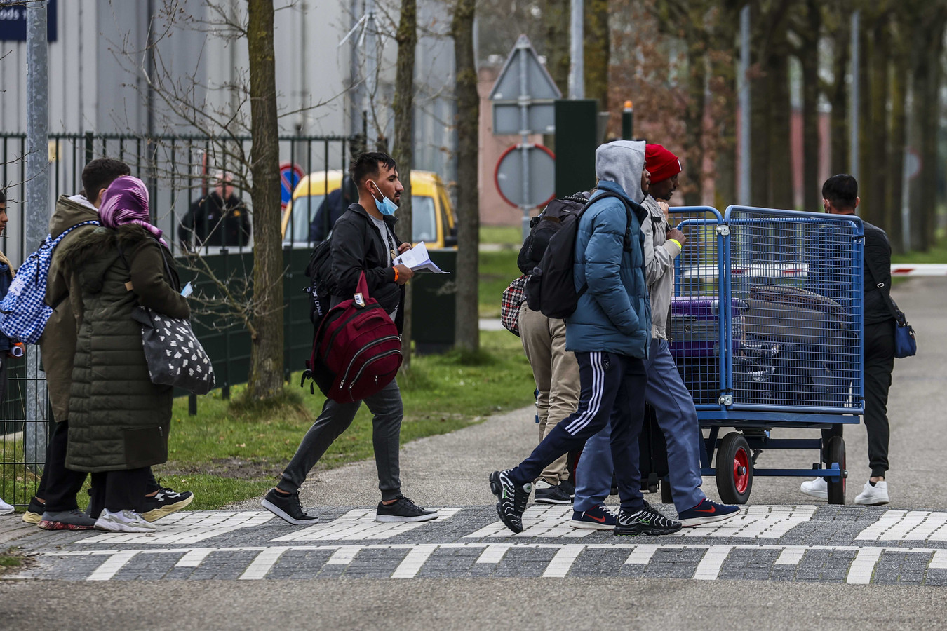 Oss En Alkmaar Vangen Asielzoekers Uit Overvol Centrum Ter Apel Op Foto Tubantianl