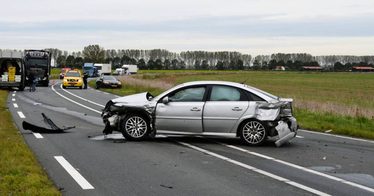 Gewonde na botsing N676 Schoondijke.