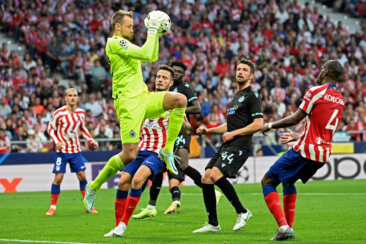 Simon Mignolet laat geen bal passeren in de Champions League-wedstrijd tegen Atlético Madrid, woensdagavond. Beeld Photo News