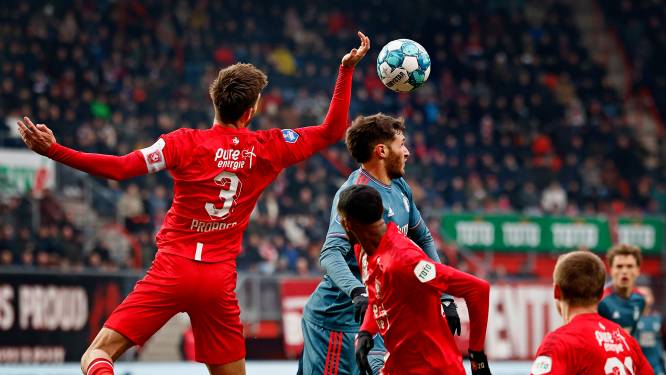 Feyenoord woest na niet gegeven strafschop tegen FC Twente: ‘Dit is onacceptabel’