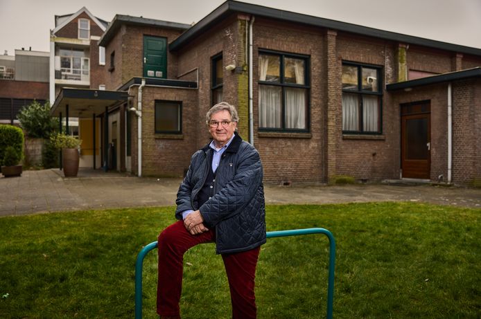 Cees Blok organiseert een reunie van vereniging Timotheus aan de Boergoensestraat in Charlois.
