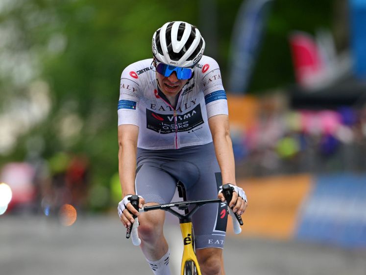 Zieke Cian Uijtdebroeks verlaat de Giro: “Dit is een enorme tegenslag” 