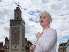 La jeune Mila visite la Grande Mosquée de Paris et espère “l'apaisement”