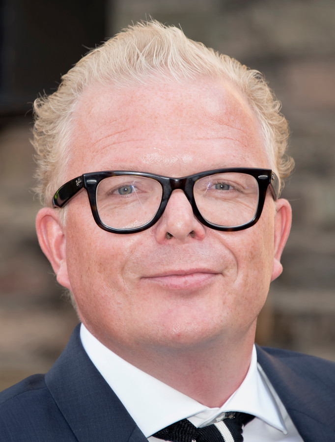 Jan Roos in elkaar geslagen ‘Bij eerste vuistslag verloor ik bril