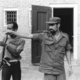 D. Bouterse moet subiet, zonder rollator, de cel in