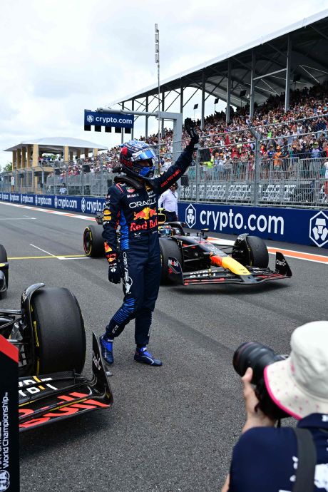 Max Verstappen remporte la course sprint du GP de Miami devant Charles Leclerc et Sergio Perez