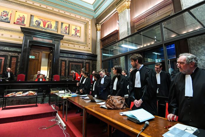 De advocaten in het proces rond de aanslag op het Joods Museum op een rijtje.