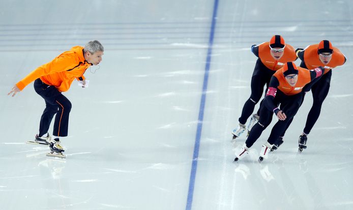 Arie Koops in Sotsji als coach van de Nederlandse achtervolgingsploeg.