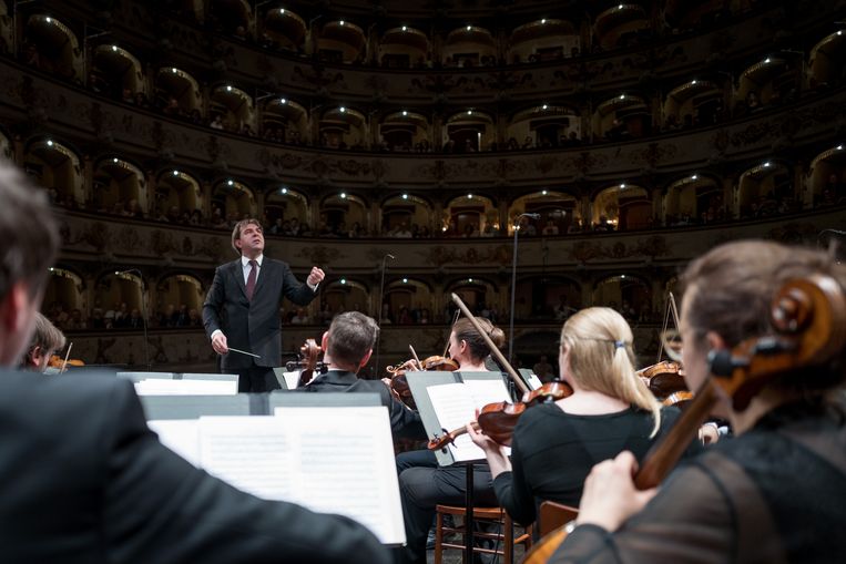 Daniele Gatti en het Mahler Chamber Orchestra in Ferrara in 2016. Beeld Geoffroy Schied