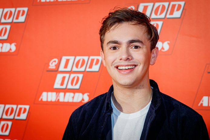Flemming Viguurs op de rode loper voor aanvang van de Top 40 Awards door radiostation Q-music.