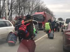 ‘Raketten vlogen over’, Alex (38) uit Breda was voor familiebezoek in Oekraïne en staat al dagen in vluchtelingenfile