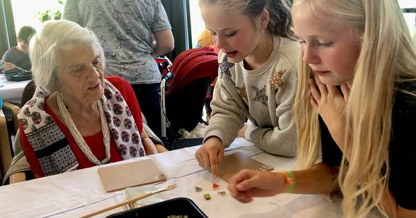Jubilerende basisschool Helder Camara helpt oudjes Zuiderhout | Breda - BN DeStem