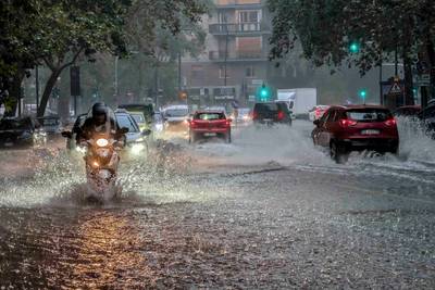 Meteorologists declare ‘code red’ in 6 countries for explosive weather situation: Where in Central Europe is extreme precipitation expected?