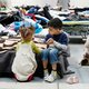 Nu de Oekraïners blijven, vragen steeds meer EU-landen geld van ze voor opvang
