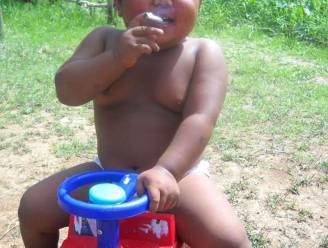 Kettingrokende peuter heeft nieuwe verslaving: junkfood