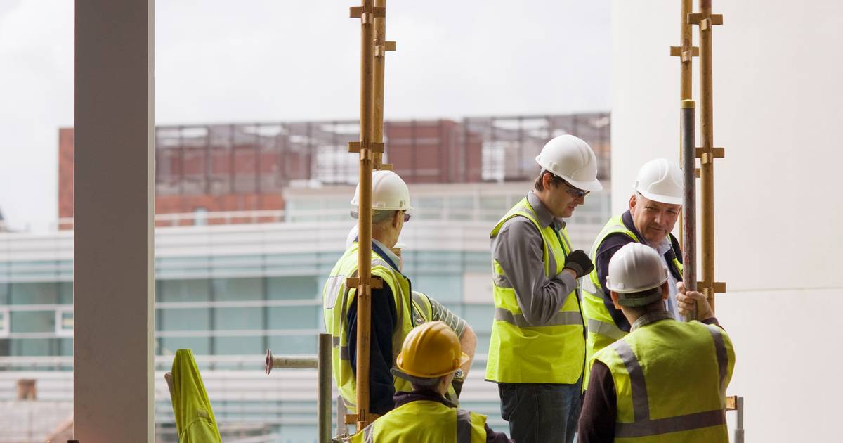 Delivery problems and too high prices half of the construction