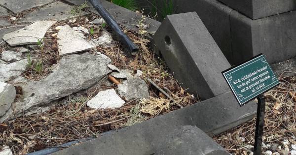 Oproep op begraafplaats Rossum; Maasdriel zoekt rechthebbenden | Bommelerwaard - BD.nl