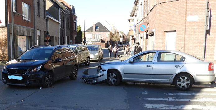 Auto-ongevallen in de Arendwijk.