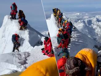 Twee doden nadat stuk van Mount Everest vlak onder top afbreekt door gewicht van klimmers 