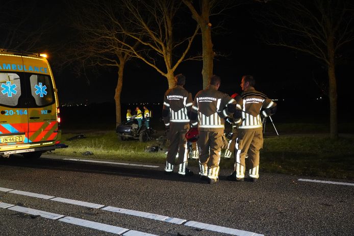 Een automobilist is vrijdagavond overleden bij een eenzijdig ongeval op de N285 tussen Wagenberg en Zevenbergschen Hoek.