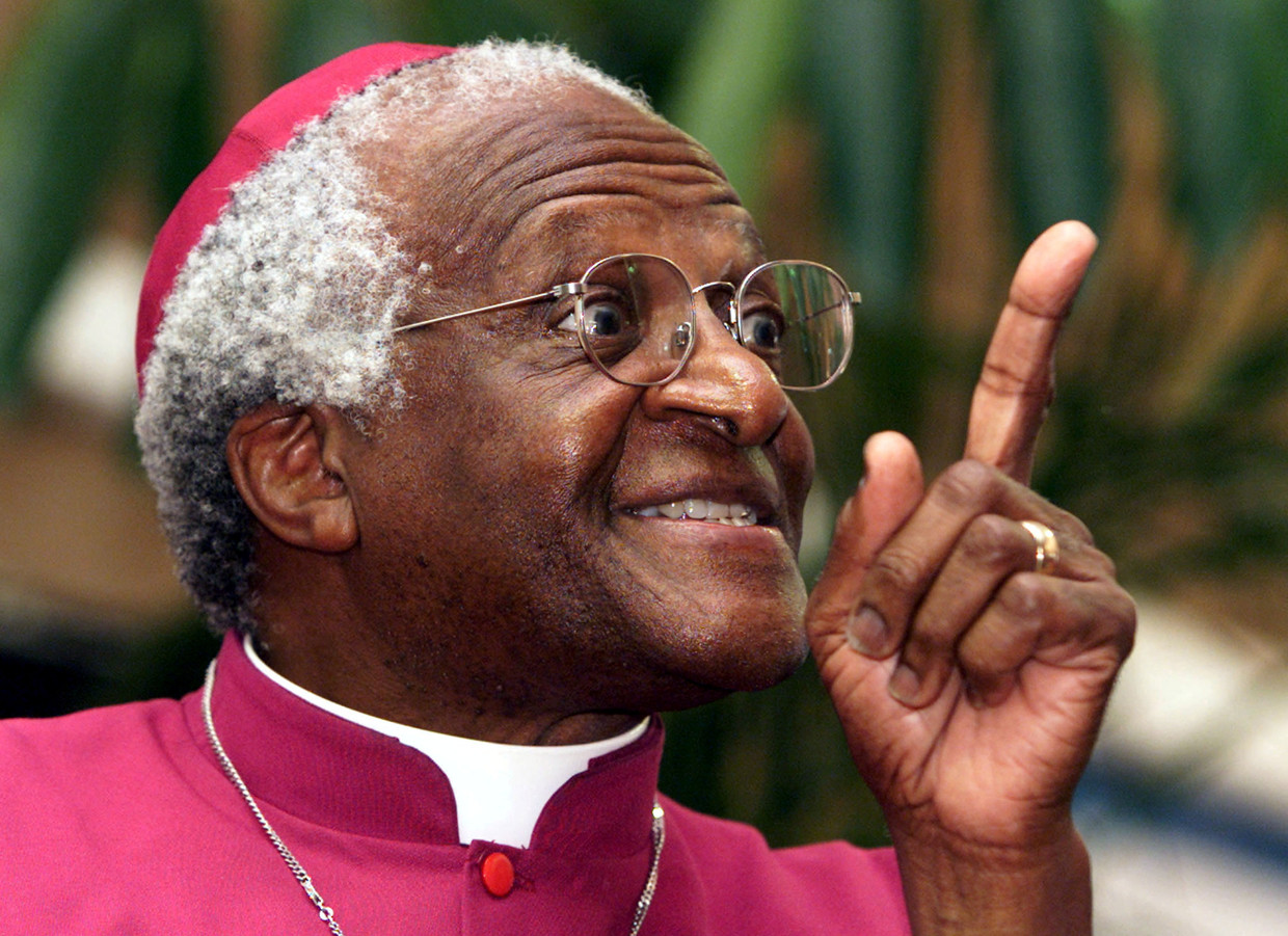 Desmond Tutu vraagt de wereld om aandacht voor de bestrijding van tuberculose (2001).  Beeld 