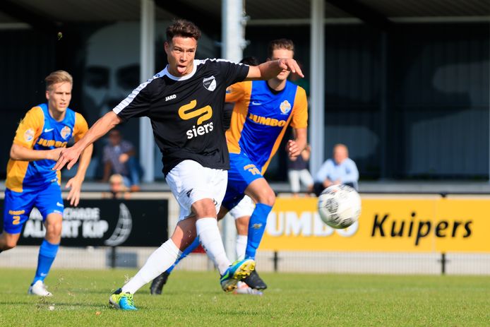 Mart Schepers mist namens Quick'20 een strafschop tegen Blauw Geel.