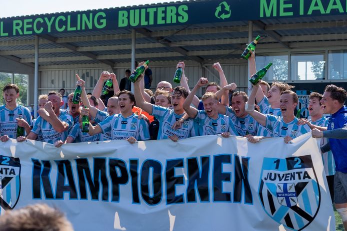 Juventa’12 viert de titel in de vierde klasse F.



during the match at the Juventa’12 stadium 03-06-2022 Wierden (photo by Johan Wolff/Orange Pictures)