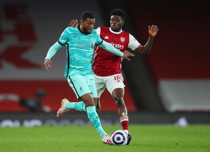 Georginio Wijnaldum en Thomas Partey tijdens Arsenal - Liverpool op 3 april.