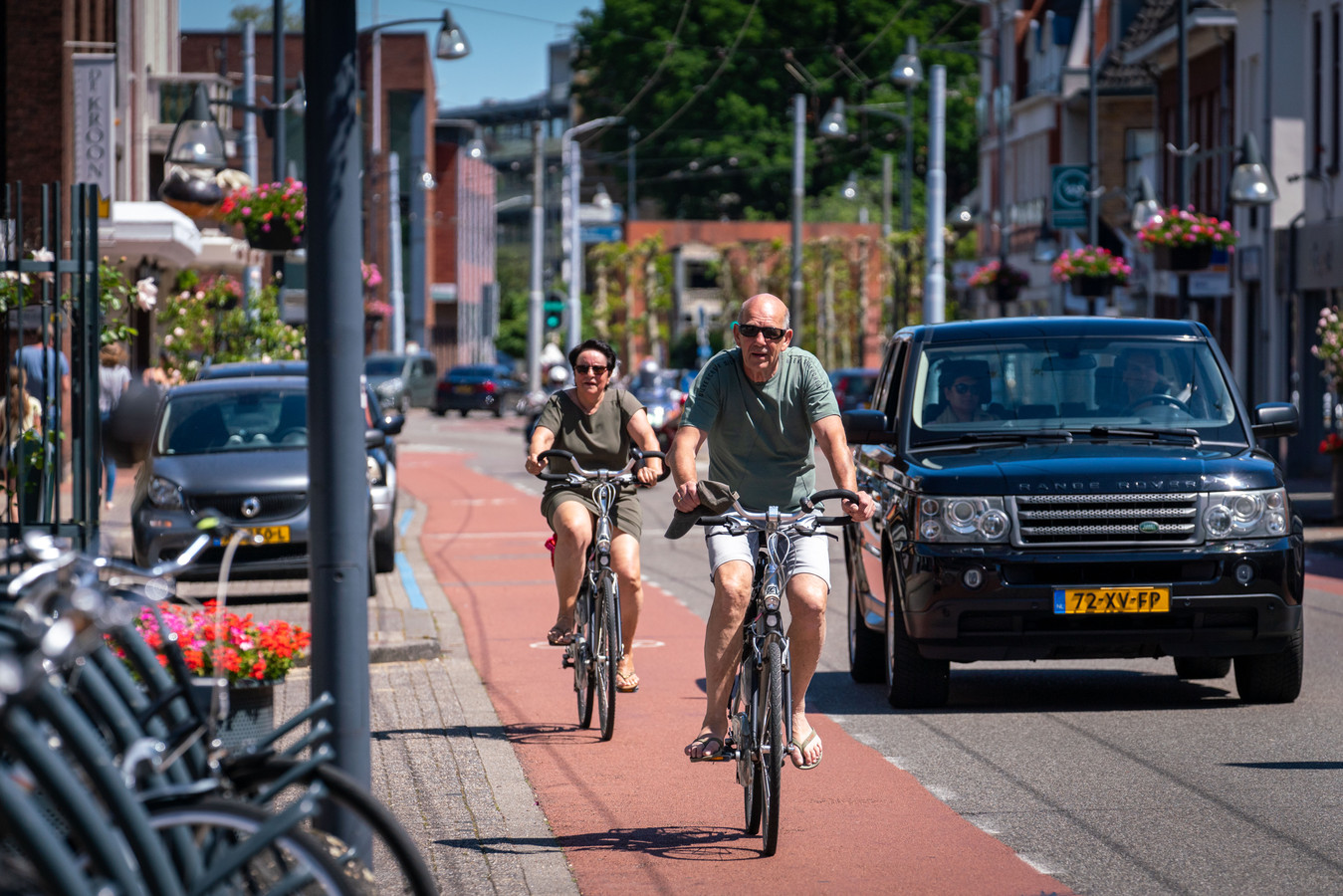 Fiets je naar je werk of pak je de auto? Het scheelt al snel 3.500 kilo CO2-uitstoot als je voor de tweewieler gaat.