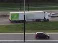 Video: Trucker rijdt in achteruit op pechstrook klaverblad E314 Lummen
