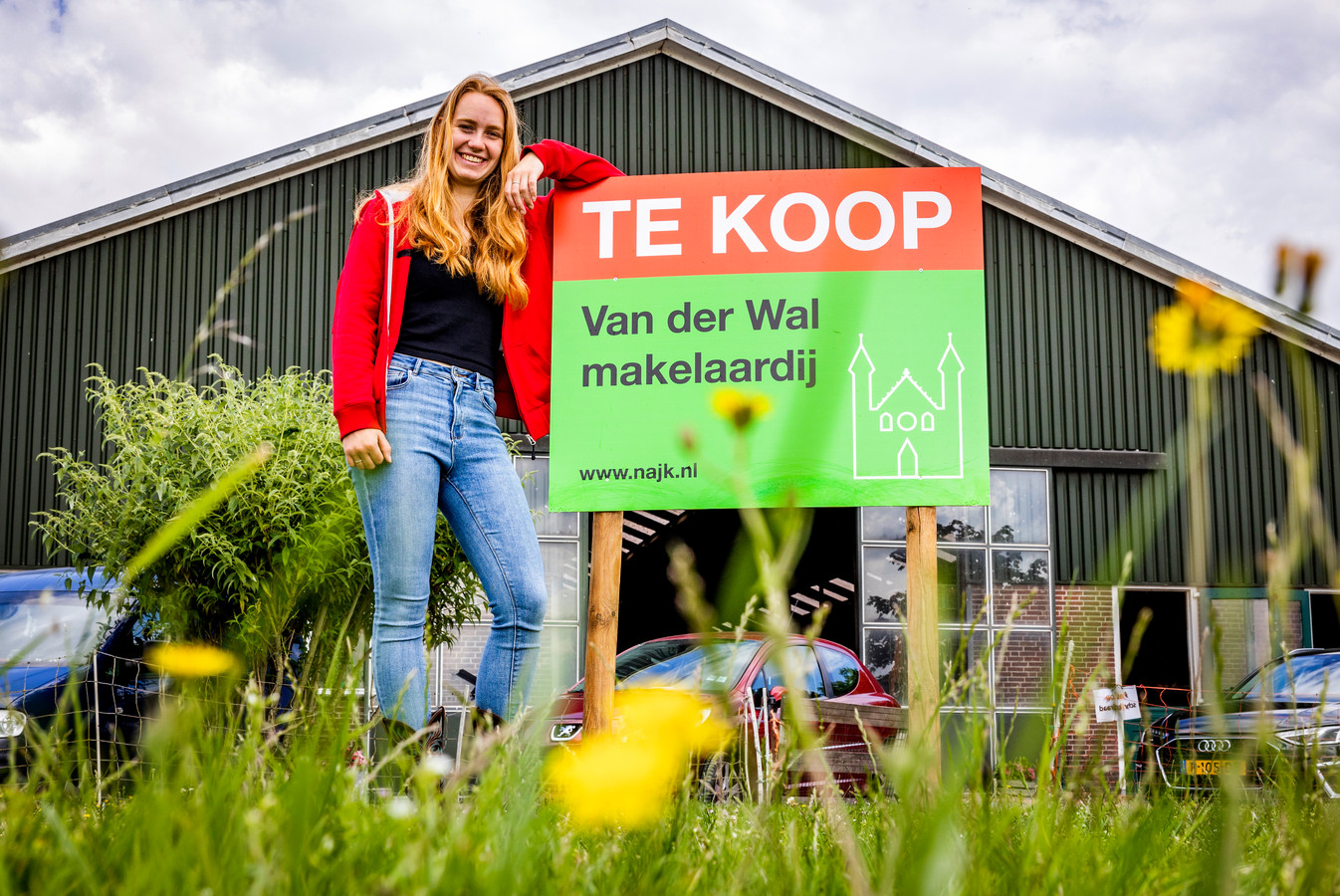 Marianne (19) wil dolgraag melkveebedrijf van ouders overnemen ‘Overheid maakt het er niet