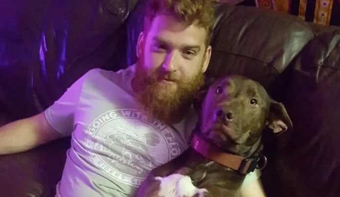 Slachtoffer Joseph Austin Smith stierf nadat hij door een hond in de rug werd geschoten. Het is onduidelijk of het de hond op de foto betreft.