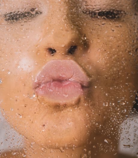 Le “lip slugging”, la nouvelle méthode pour soigner les lèvres sèches en hiver 